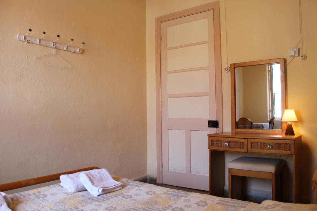 הוסטל Paphos Trianon מראה חיצוני תמונה